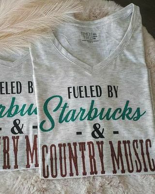 Betankt von Starbucks & Country Music T-Shirt