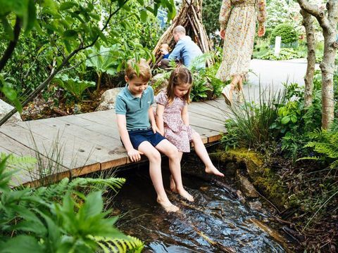 Kate Middleton gibt Prince George, Princess Charlotte und Prince Louise eine private Tour durch den Back to Nature-Garten