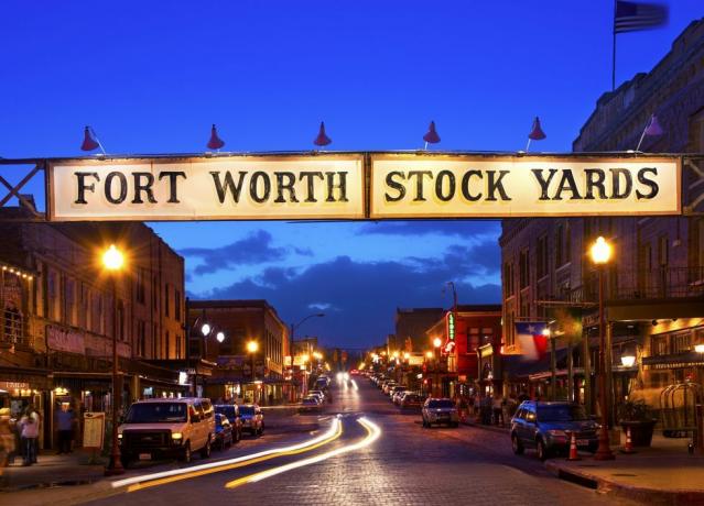 Fort Worth Stock Yards an der Exchange Street ist ein historischer Bezirk in Fort Worth, Texas. Der Bezirk ist im National Register of Historic Places aufgeführt und war ein ehemaliger Viehmarkt