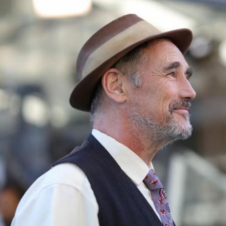 mark rylance besucht die premiere von „waiting for the barbarians“ während des 15. zürcher filmfestivals im kino corso am 29. september 2019 in zürich, schweiz