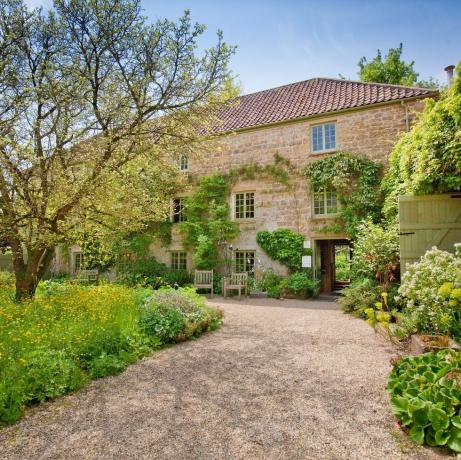 East Lambrook Manor mit berühmten Bauerngärten zum Verkauf in Somerset