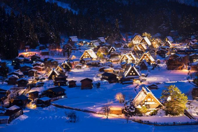 Nacht, Winter, Haus, Mitternacht, Majorelleblau, Schnee, Einfrieren, Luftaufnahmen, Dorf, Nadelbaum, 