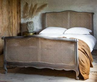 King-Size-Rolltop-Bett aus gewebtem Rohrgeflecht