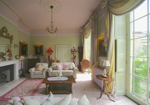 Die Orangerie - Sydney Place - Bad - Wohnzimmer - Savills