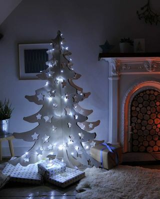 Alternativer 4-Fuß-Weihnachtsbaum aus Holz