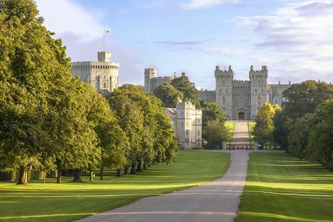 der lange Spaziergang mit Schloss Windsor im Hintergrund, Windsor, Berkshire, England, Vereinigtes Königreich, Europa