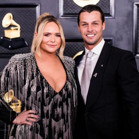 miranda lambert und brendan mcloughlin bei den 65. grammy awards