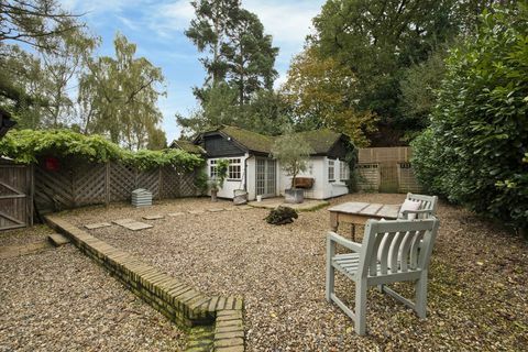 strohgedecktes ferienhaus zum verkauf in esher, surrey