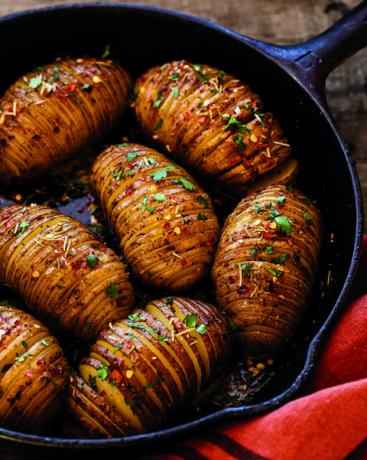 Hasselback-Kartoffeln aus Gusseisen