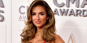 Jessie James Decker nimmt am 9. November 2022 an den 56. jährlichen CMA Awards in der Bridgestone Arena in Nashville, Tennessee teil, Foto von Jason Daviswireimage