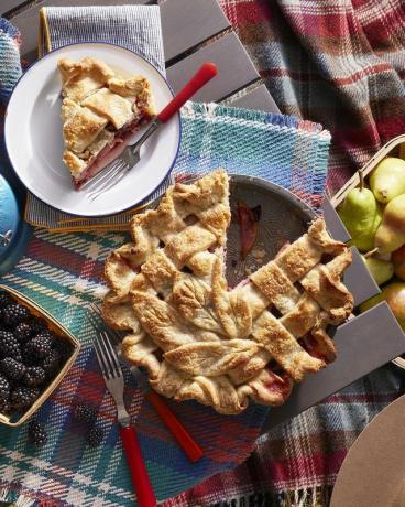 Brombeer- und Birnenkuchen