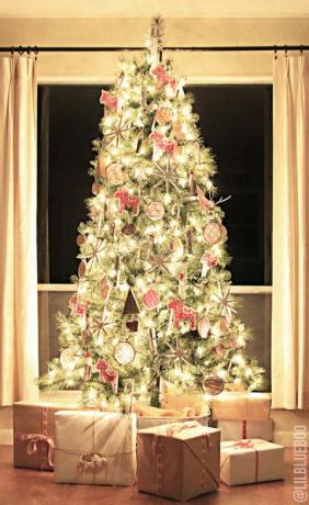 Weihnachtsbaum im skandinavischen Stil