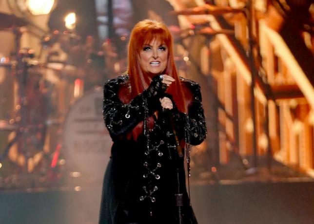 Nashville, Tennessee, 28. September 2023 Peoples Choice Country Awards, abgebildet: Wynonna Judd tritt während der Peoples 2023 auf der Bühne auf Choice Country Awards, verliehen am 28. September 2023 im Grand Ole Opry House in Nashville, Tennessee, Foto von Mickey Bernalnbc via Getty Bilder