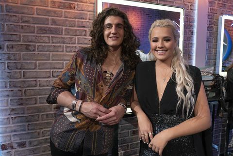 american idol 118 performance finale in teil eins des zweinächtigen saisonfinales besuchen die top 3 finalisten ihre heimatstädte, um dann ihre zeit in der show zu feiern kehren Sie auf die Idol-Bühne zurück, um ihre letzte Chance zu erhalten, die Wahl in Amerika zu gewinnen, während die Suche nach Amerikas nächstem Superstar in seinem neuen Zuhause im Amerika-Netzwerk, The, fortgesetzt wird Allgemeine Disney-Unterhaltungsinhalte über Getty Images Television Network, Sonntag, 20. Mai 800 1001 Uhr Edt Eric McCandless Allgemeine Disney-Unterhaltungsinhalte über Getty Bilder. Cade Föhner, Gabby Barrett