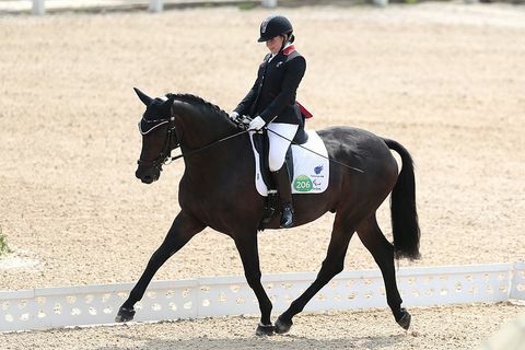 Rio de Janeiro, Brasilien 15. September Natasha Bäcker von Großbritannien, an Bord Cabral während der Dressur Dressur Einzelmeisterschaft Test Klasse II Finale auf Tag 8 der Paralympischen Spiele von Rio 2016 im Olympischen Reitzentrum am 15. September 2016 in Rio de Janeiro, Brasilien Foto von Alexandre Loureirogetty Bilder