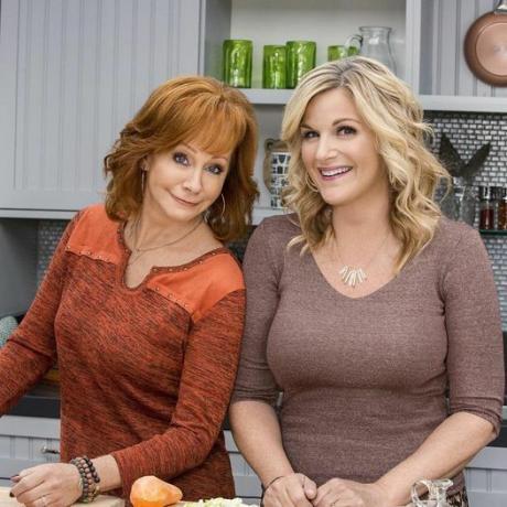 Trisha und Reba in ihrer Küche