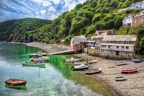 clovelly segelboot am meer fluss dock