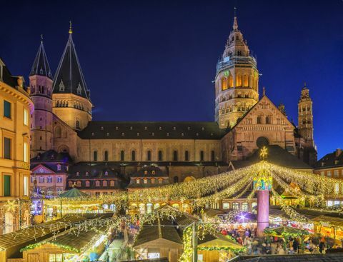 Weihnachtsmarkt bricht - Mainz, Deutschland