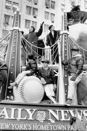 Neue Kinder auf dem Block in den täglichen Nachrichten schwimmen 1981 in der Macy's Parade