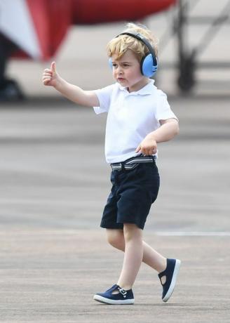 Prinz George nimmt einen Hubschrauberflug