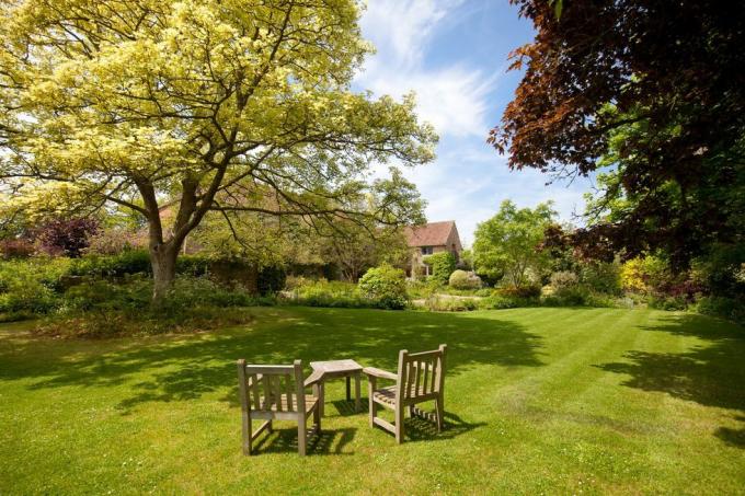 East Lambrook Manor mit berühmten Bauerngärten zum Verkauf in Somerset