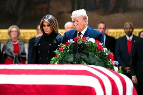 Präsident George H.W. Bush liegt im US-Bundesstaat Capitol