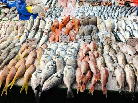 Frischer Fisch zum Verkauf am Markt