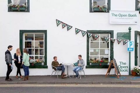 Das offene Buch in Wigtown, außen