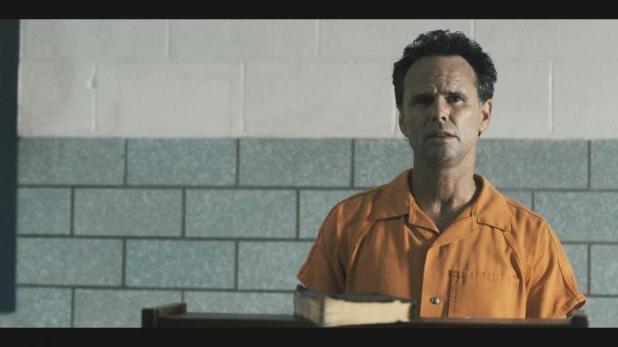 Walton Goggins als Boyd Crowder im orangefarbenen Gefängnisoverall mit „Bible Justified City Primeval“-Finale