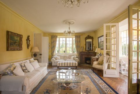 Midi Pyrenees - Chateau - Frankreich - Wohnzimmer - Knight Frank