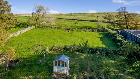 Ein wunderschönes, kürzlich renoviertes Steinhaus aus dem 17. Jahrhundert im Herzen der Yorkshire Dales ist für £ 775.000 auf dem Markt