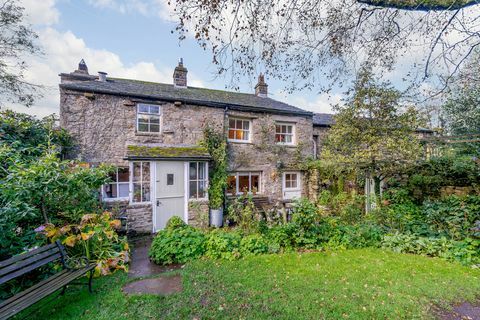 Ein wunderschönes, kürzlich renoviertes Steinhaus aus dem 17. Jahrhundert im Herzen der Yorkshire Dales ist für £ 775.000 auf dem Markt