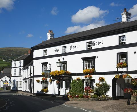 Das Bärenhotel in Crickhowell. Brecon-Leuchtfeuer-Nationalpark, Powys, Wales.