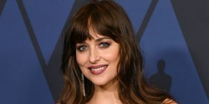 hollywood, kalifornien 27. oktober dakota johnson nimmt an der 11. jährlichen gouverneurs-auszeichnung der academy of film arts and sciences teil im ray dolby ballroom im hollywood highland center am 27. oktober 2019 in hollywood, kalifornien foto von kevin wintergetty images