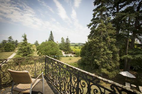 Midi Pyrenees - Chateau - Frankreich - Balkon - Knight Frank