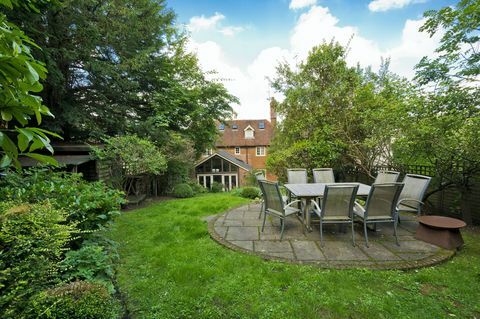 Cottage in Surrey Village, wo der Urlaub gedreht wurde, zu verkaufen