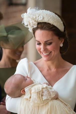 Prinz William lobt Prinzessin Charlotte und Prinz Georges Händeschüttelfertigkeiten bei der königlichen Taufe