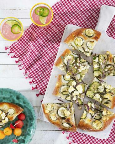 Feta, Zucchini und Oregano-Fladenbrot