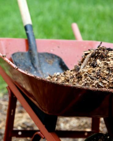 Landschaftsmulch Gartenarbeit