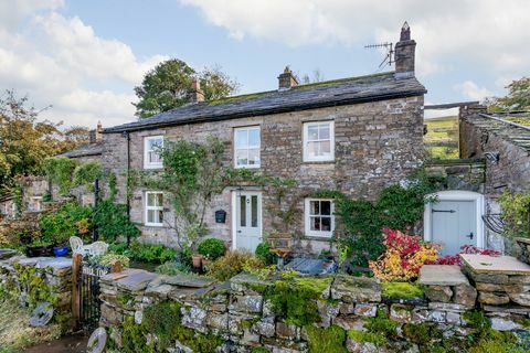 Ein wunderschönes, kürzlich renoviertes Steinhaus aus dem 17. Jahrhundert im Herzen der Yorkshire Dales ist für £ 775.000 auf dem Markt