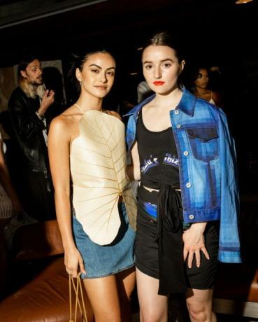 Beverly Hills, Kalifornien, 12. Mai Kaitlyn Dever, Camila Mendes bei der Loewe x Mytheresa Dinnerparty im Sheats Goldstein Residence am 12. Mai 2023 in Beverly Hills, Kalifornien, Foto von Roger Kisbywwd über Getty Images