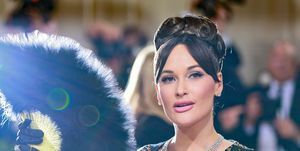 kacey musgraves nimmt an der met gala 2022 teil und feiert in amerika eine anthologie der mode