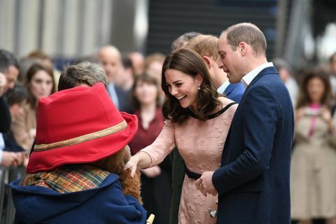 Kate Middleton lernt Paddington Bear kennen