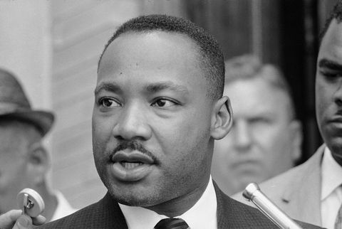 US-amerikanischer Religions- und Bürgerrechtler Reverend Martin Luther King jr 1929 1968 spricht nach seiner Entlassung aus dem Gefängnis mit der Presse, Albanien, Georgien, Juli 1962 König war während der Kampagne der Albanienbewegung zur Aufhebung der Rassentrennung inhaftiert worden Foto von donald uhrbrockgetty Bilder