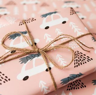 Erröten Sie rosa Weihnachtsauto-Verpackungs-Papier-Blatt