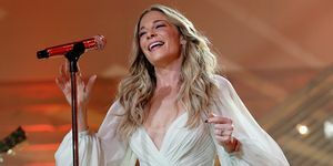 arrington, tennessee 16. februar leann rimes tritt auf der bühne für cmt crossroads auf leann rimes freunde auf sycamore farms am 16. februar 2022 in arrington, tennessee photo by erika goldringgetty images for cmt