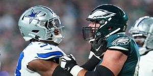 Philadelphia, Pennsylvania 5. November Damone Clark, 33 der Dallas Cowboys, gerät in eine Auseinandersetzung mit Jason Kelce, 62 der Philadelphia Eagles im Lincoln Financial Field am 5. November 2023 in Philadelphia, Pennsylvania, Foto von Mitchell Leffgetty Bilder