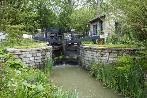 Kate Middleton gibt Prince George, Princess Charlotte und Prince Louise eine private Tour durch den Back to Nature-Garten