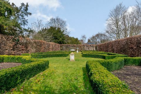 ehemaliges haus von dame agatha christie zu verkaufen