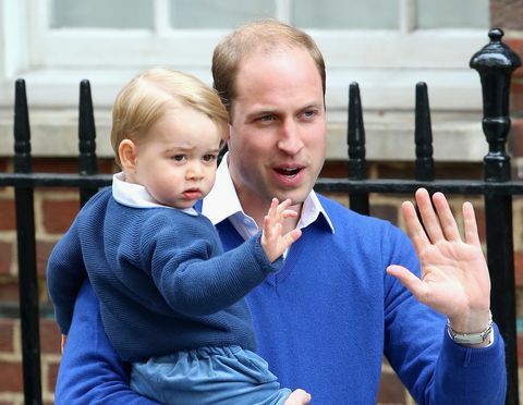 Prinz George und Prinzessin Charlotte sind im Krankenhaus angekommen, um ihren Bruder zu treffen